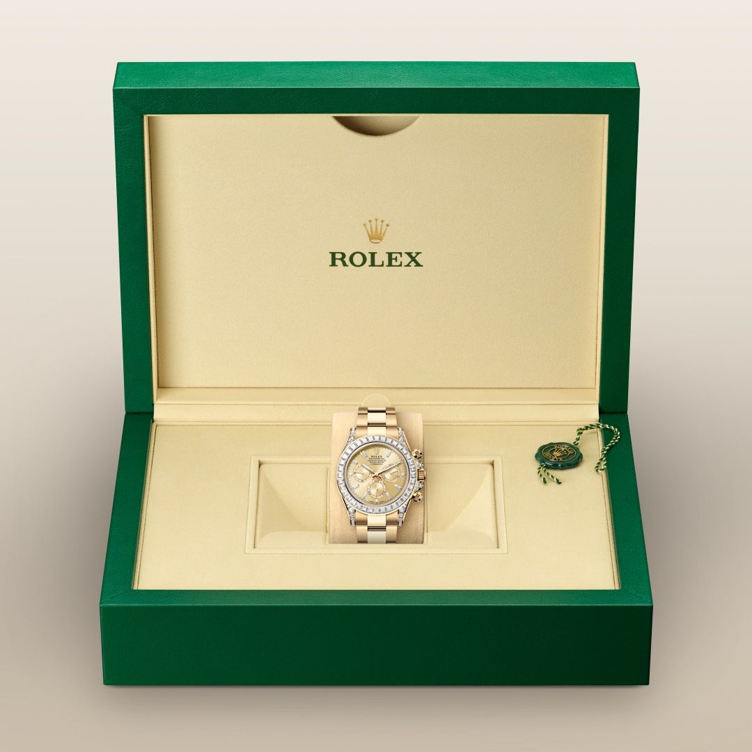 Rolex Cosmograph Daytona in 18 ct yellow gold with lugs set